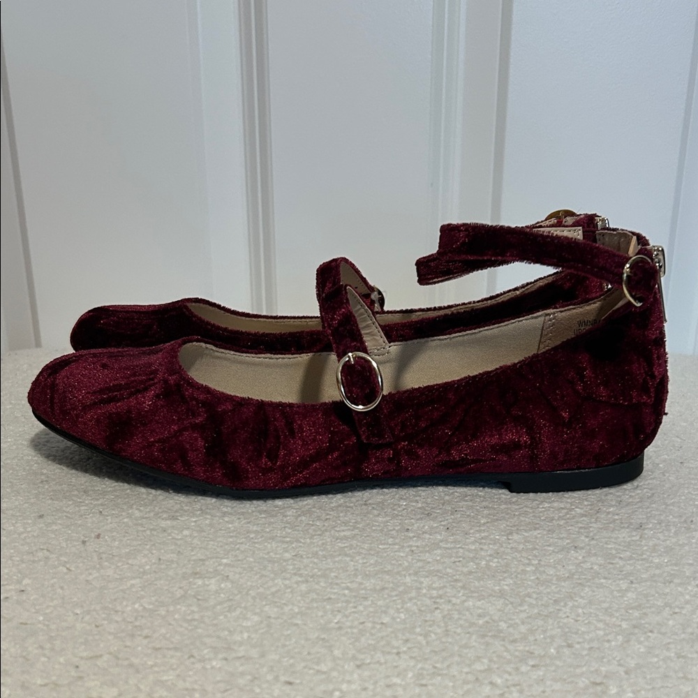 NWT No Boundaries Oxblood Velvet Flats with Gold Hardware Women's Size 7 - Picture 2 of 4